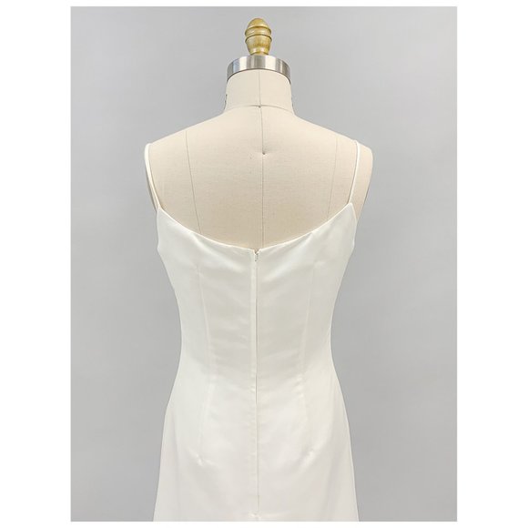 US Bridal Size 4 (EU size 8) - Simple Satin Sheath gown with spaghetti Straps - Picture 5 of 6